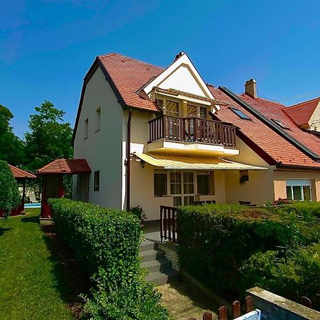Szepkilatas Vendeghaz Villa Balatonfůzfő Bagian luar foto