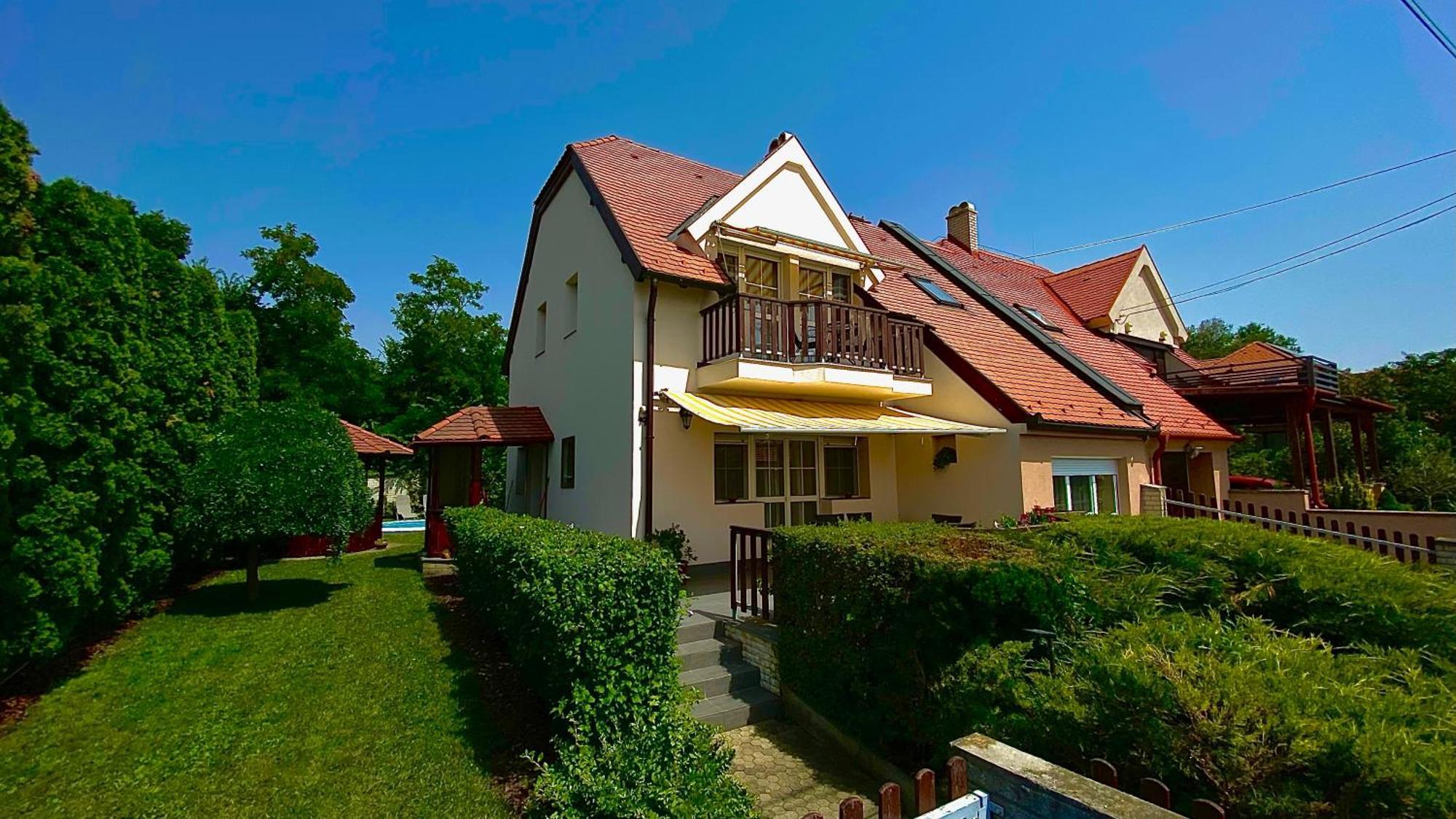 Szepkilatas Vendeghaz Villa Balatonfůzfő Bagian luar foto