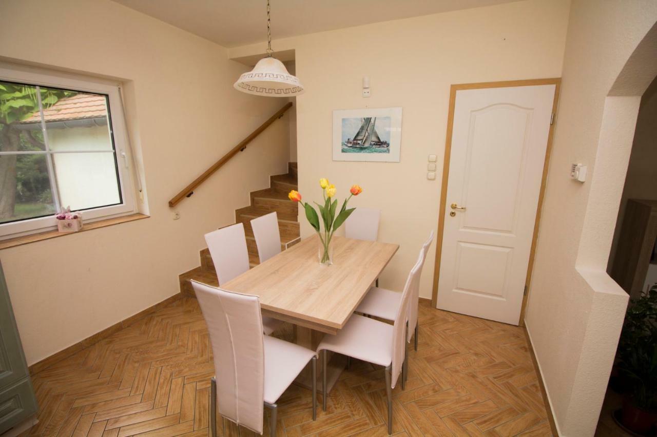 Szepkilatas Vendeghaz Villa Balatonfůzfő Bagian luar foto